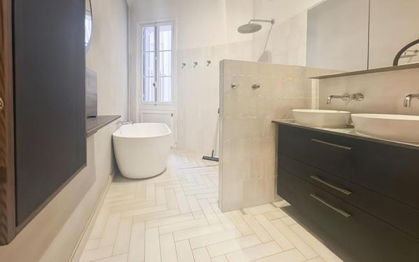 Appartement à vendre    3 pièces • 94 m2 Nice