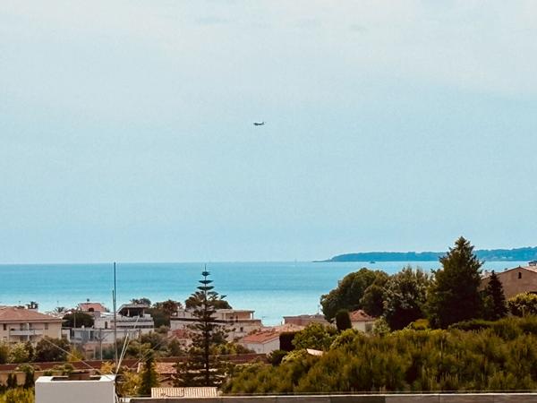 Excellent standing: 2 pièces traversant avec vue mer exceptionnelle