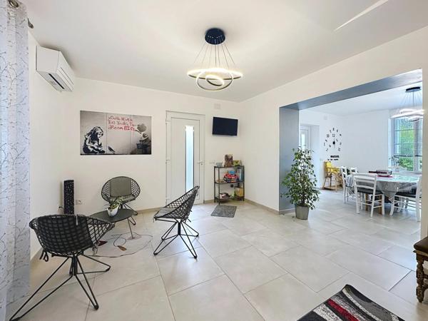 Maison de 101 m2 ( 3 chambres   garage  ) avec un gîte attenant de 79 m2 ( 2 chambres + bureau + garage)