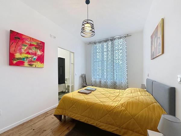 Maison de 101 m2 ( 3 chambres   garage  ) avec un gîte attenant de 79 m2 ( 2 chambres + bureau + garage)