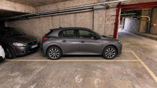 Vente / Garage / Parking à Paris (75018)