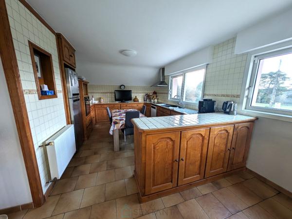 Propriété sur 27 hectares, maison 179 m2, bâtiments de 700 m2 salle de réception et 600 m2 garage