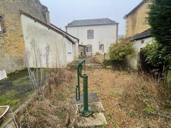 Maison à vendre à Saint-Calais dans la Sarthe (72120), ref : 13816/1108   
BOURG