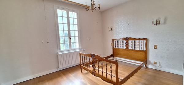 Maison Bourgeoise à Vendre à Bourg-en-Bresse  173 m2 , 4 chambres - 6 pièces avec jardin spacieux !