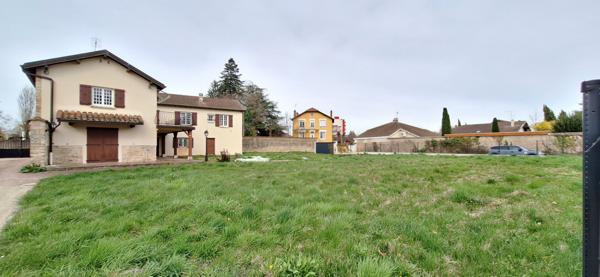Maison Bourgeoise à Vendre à Bourg-en-Bresse  173 m2 , 4 chambres - 6 pièces avec jardin spacieux !