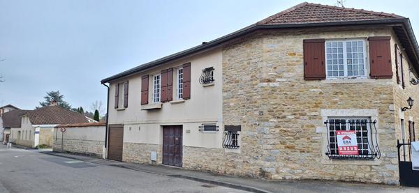 Maison Bourgeoise à Vendre à Bourg-en-Bresse  173 m2 , 4 chambres - 6 pièces avec jardin spacieux !
