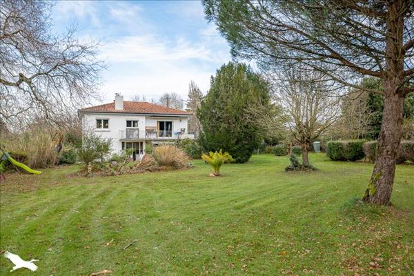 Maison à vendre |  Saint-Georges-des-Coteaux |  4 pièces | 116 m²