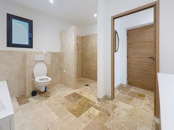 Faucon (84110) Villa contemporaine et récente de 150 m² environ avec garage sur terrain paysagé avec piscine et Vue Mont Vent