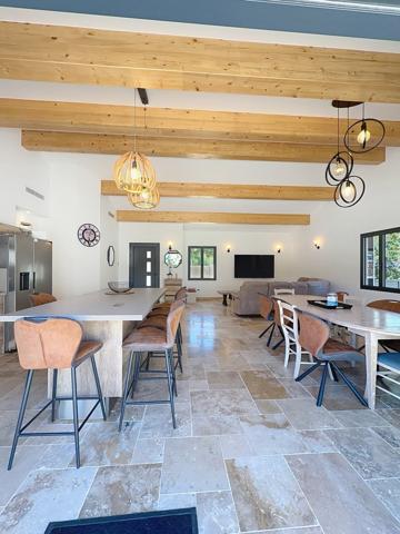 Faucon (84110) Villa contemporaine et récente de 150 m² environ avec garage sur terrain paysagé avec piscine et Vue Mont Vent