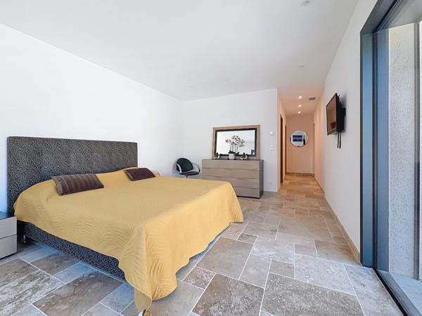 Faucon (84110) Villa contemporaine et récente de 150 m² environ avec garage sur terrain paysagé avec piscine et Vue Mont Vent