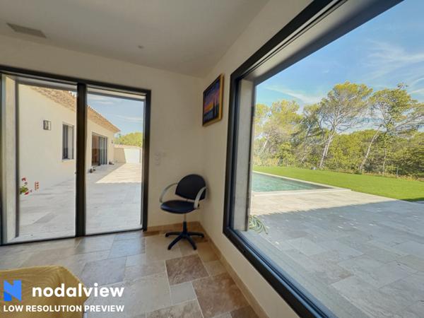 Faucon (84110) Villa contemporaine et récente de 150 m² environ avec garage sur terrain paysagé avec piscine et Vue Mont Vent