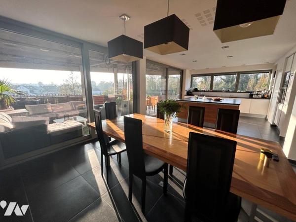 Demeure d'architecte érigée dans un ancien moulin à vendre à PROVILLE.