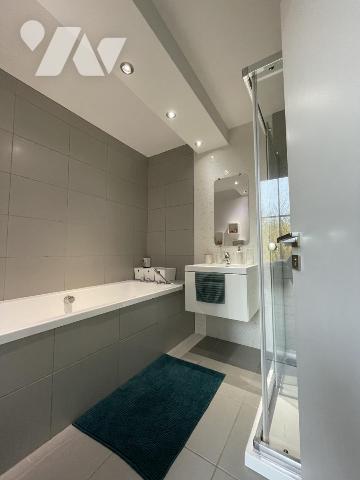 Demeure d'architecte érigée dans un ancien moulin à vendre à PROVILLE.