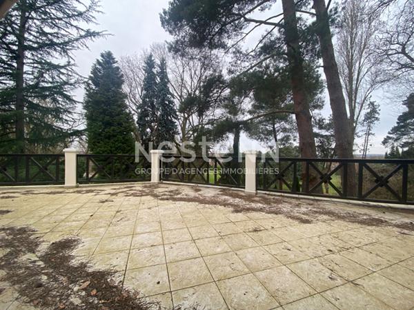 Demeure de caractère avec piscine chauffée, studio indépendant et parc arboré de 2 546 m²