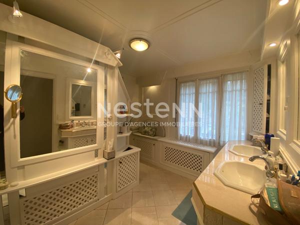 Demeure de caractère avec piscine chauffée, studio indépendant et parc arboré de 2 546 m²