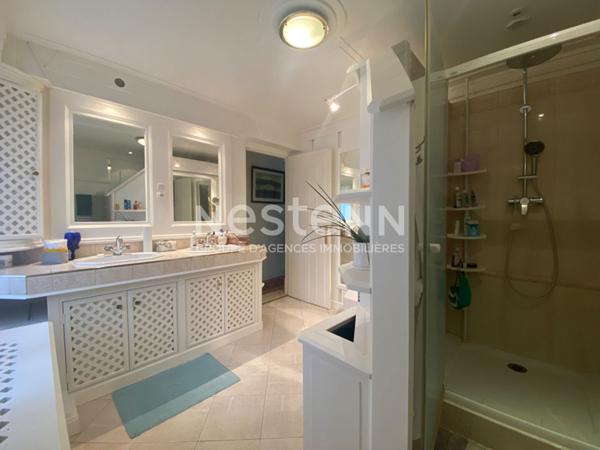 Demeure de caractère avec piscine chauffée, studio indépendant et parc arboré de 2 546 m²