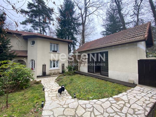 Demeure de caractère avec piscine chauffée, studio indépendant et parc arboré de 2 546 m²