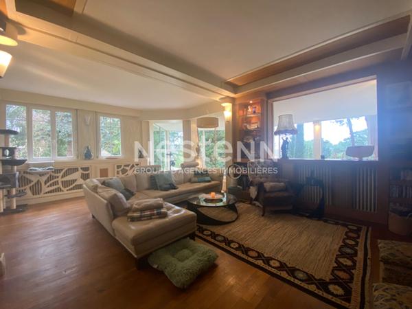 Demeure de caractère avec piscine chauffée, studio indépendant et parc arboré de 2 546 m²