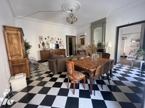 Immeuble avec locaux commeciaux, local professionnel et habitation investissement