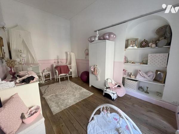 Immeuble avec locaux commeciaux, local professionnel et habitation investissement