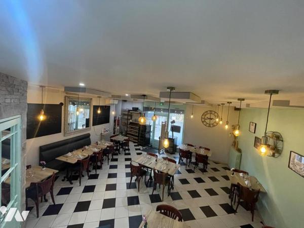 Immeuble avec locaux commeciaux, local professionnel et habitation investissement