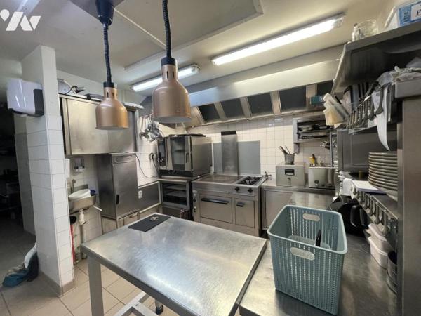 Immeuble avec locaux commeciaux, local professionnel et habitation investissement