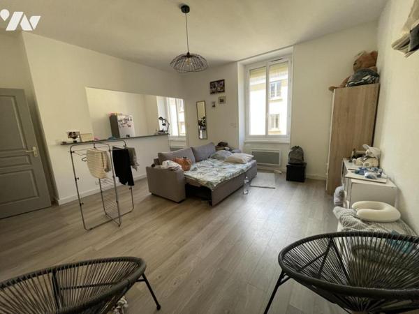 Immeuble avec locaux commeciaux, local professionnel et habitation investissement