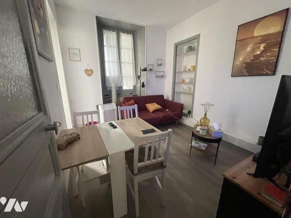 Immeuble avec locaux commeciaux, local professionnel et habitation investissement