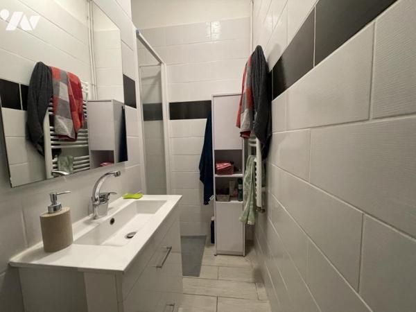 Immeuble avec locaux commeciaux, local professionnel et habitation investissement