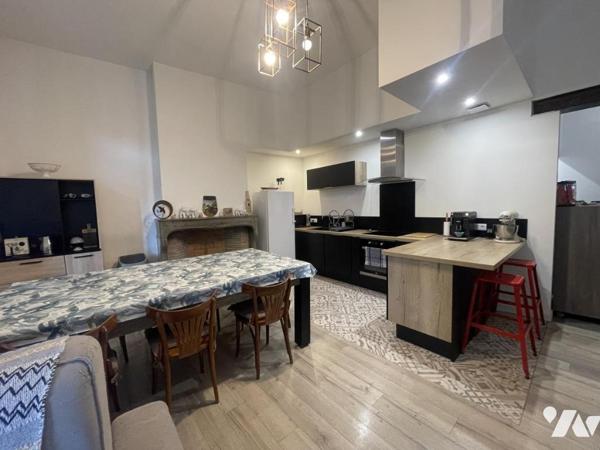 Immeuble avec locaux commeciaux, local professionnel et habitation investissement