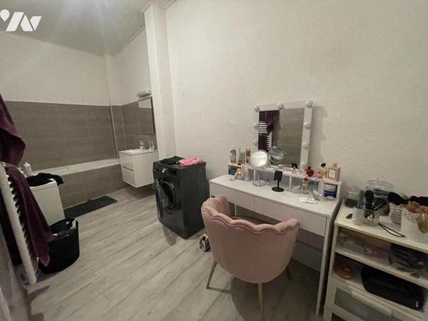 Immeuble avec locaux commeciaux, local professionnel et habitation investissement