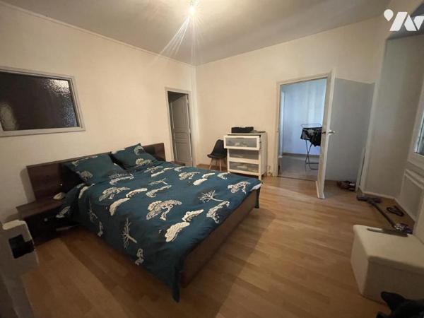 Immeuble avec locaux commeciaux, local professionnel et habitation investissement