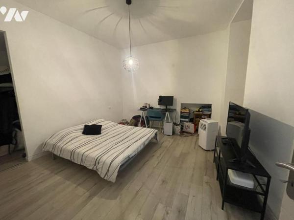 Immeuble avec locaux commeciaux, local professionnel et habitation investissement