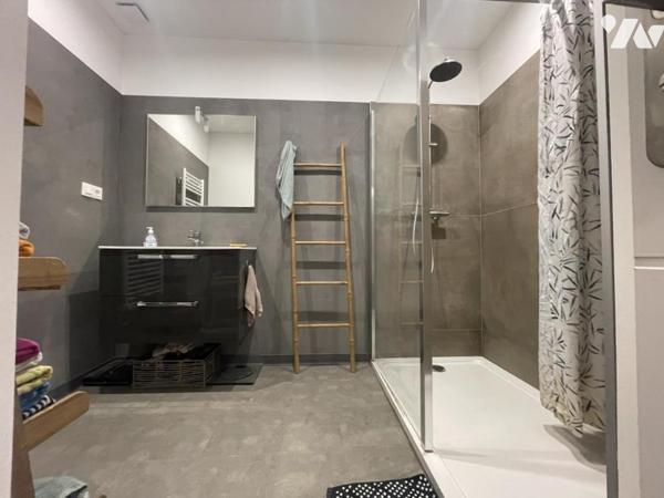 Immeuble avec locaux commeciaux, local professionnel et habitation investissement