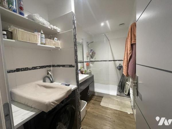 Immeuble avec locaux commeciaux, local professionnel et habitation investissement