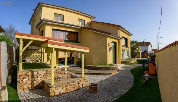 Maison à vendre à Montbrison dans la Loire (42600), ref : 090/440   
MONTBRISON - Centre ville