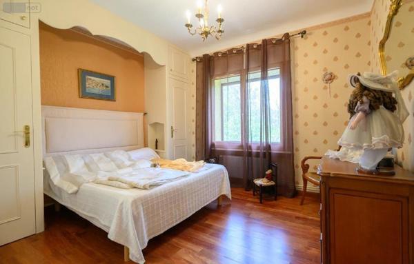 Maison à vendre à Montbrison dans la Loire (42600), ref : 090/440   
MONTBRISON - Centre ville