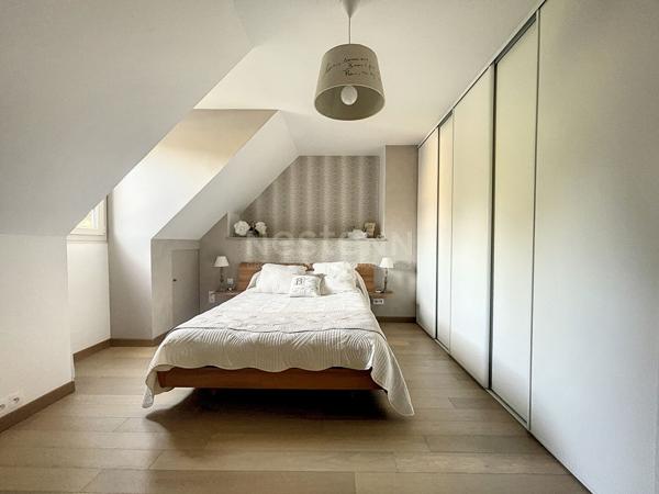 Maison Lamorlaye 7 pièce(s) - 165 m2 - 4 chambres - Sous sol total - Proche centre ville