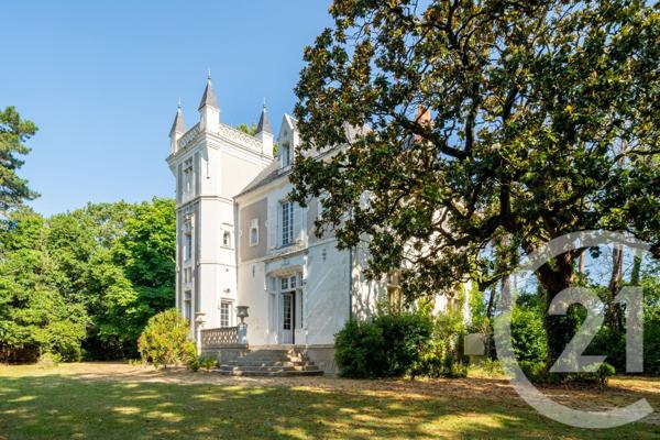 Maison à vendre  10 pièces - 420 m2 STE LUCE SUR LOIRE - 44