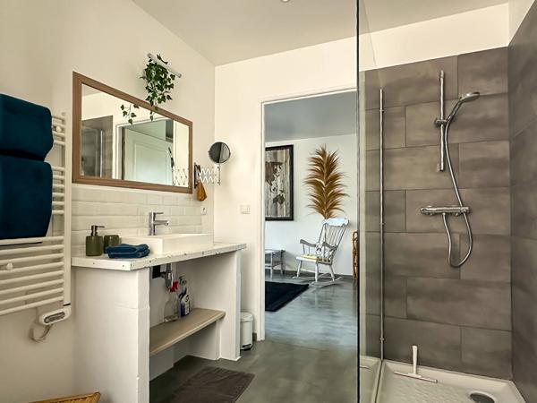 Maison 5 chambres et studio, Verines 17540