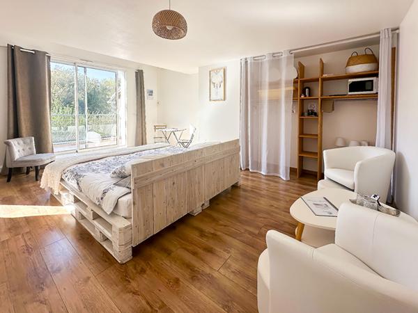 Maison 5 chambres et studio, Verines 17540