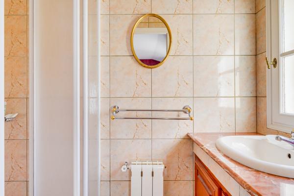 Libourne (33500) Maison 7 pièces en R+1 de 190m2 habitables avec garages sur parcelle de 2039m2