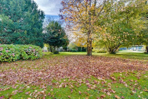 Libourne (33500) Maison 7 pièces en R+1 de 190m2 habitables avec garages sur parcelle de 2039m2