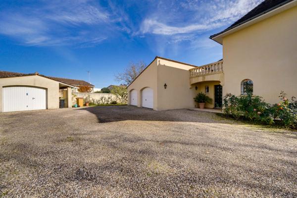 Libourne (33500) Maison 7 pièces en R+1 de 190m2 habitables avec garages sur parcelle de 2039m2