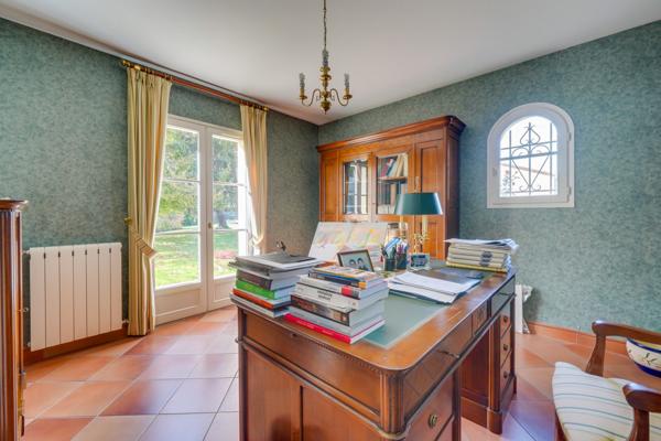 Libourne (33500) Maison 7 pièces en R+1 de 190m2 habitables avec garages sur parcelle de 2039m2