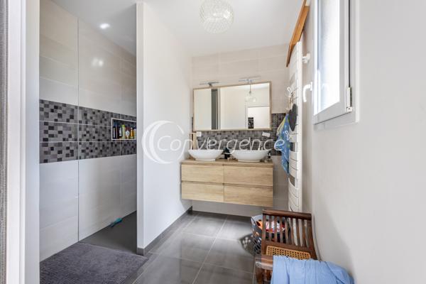 Maison
                                                                                                                                                                                                                                                                                                                        6 pièce(s)                                                                                                                                                                                                          4 chambre(s)                                                                                                                                                                                                          139  m²