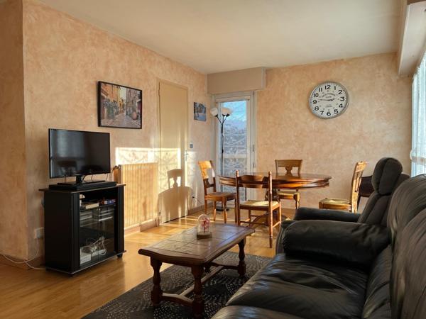 GENEREUX 5 Pièces Plein centre ville avec  Jardin privatif