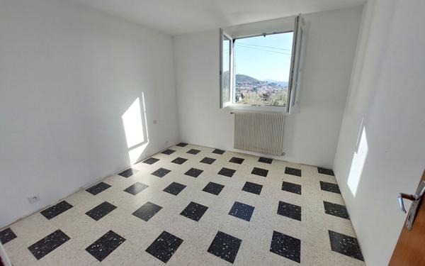 Maison à vendre    7 pièces •  Manosque