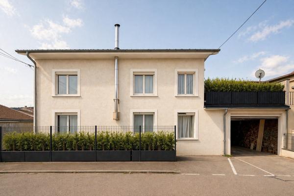 Charmante Maison de ville avec terrasse et garage. Oyonnax (01100)