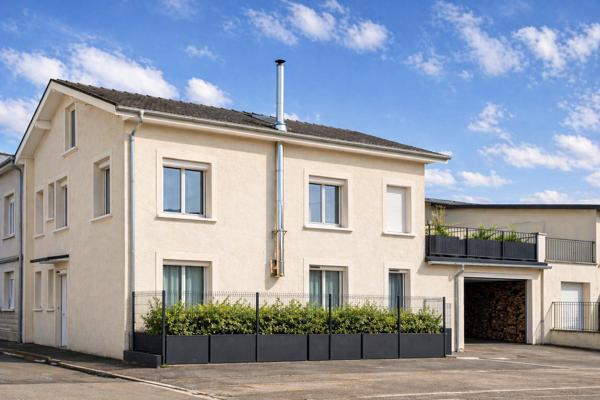 Charmante Maison de ville avec terrasse et garage. Oyonnax (01100)